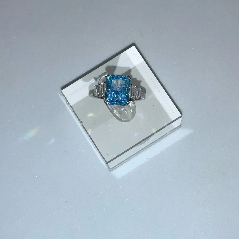 2ct Radiant Aquamarine Ring - Picture 4 of 15